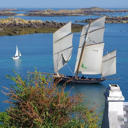 Charmante Maison De Pecheur En Baie Du Mont Saint Michel